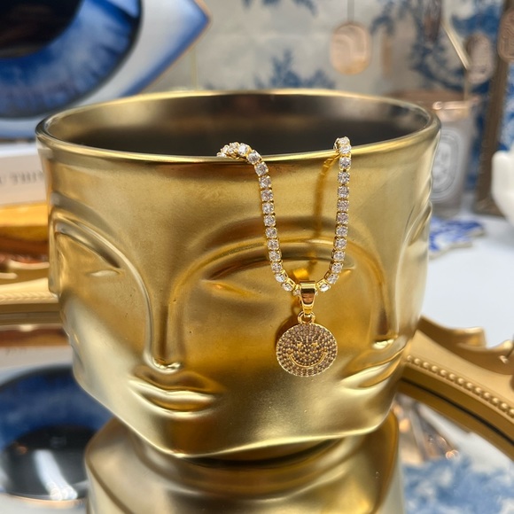 🆕 CRYSTAL HAZE 🧿 BNWT Smiley Face Pendant - Picture 5 of 13